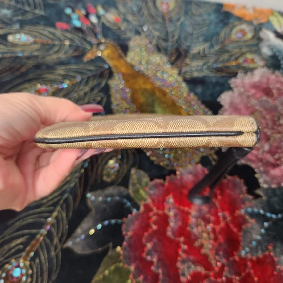 Coach Wrislet - Picture 6 of 11